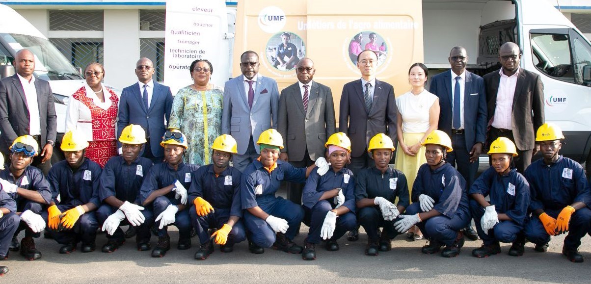 COTE D’IVOIRE  : LE MINISTRE N’GUESSAN KOFFI RÉCEPTIONNE DEUX UNITÉS MOBILES DE FORMATION (UMF) DESTINÉES AUX DIRECTIONS RÉGIONALES DE LA BAGOUÉ ET DU TCHOLOGO