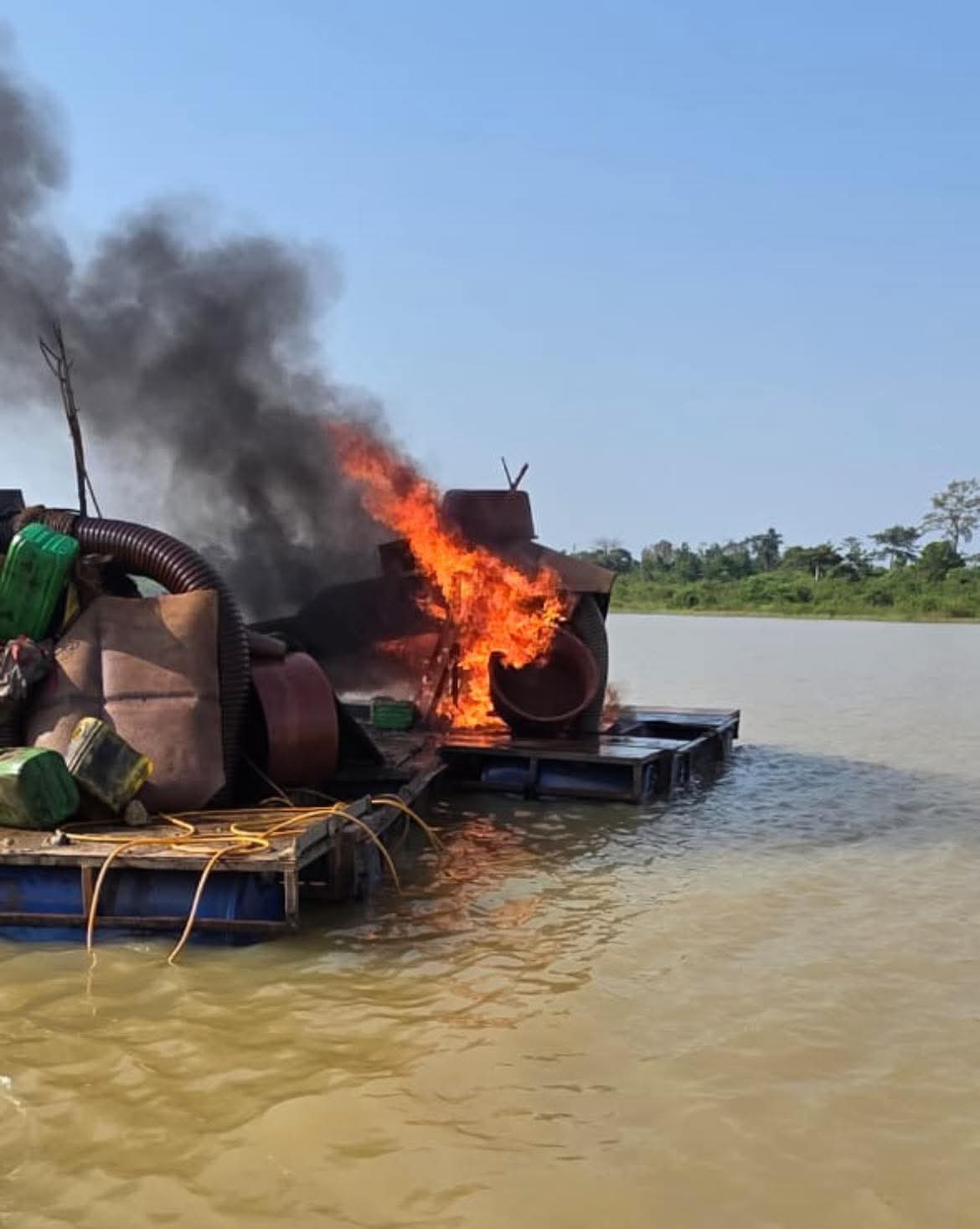 CÔTE D'IVOIRE/ BOUAFLÉ - LUTTE CONTRE L’ORPAILLAGE  ILLÉGAL : PLUSIEURS DRAGUES DÉTRUITES SUR LE  FLEUVE BANDAMA