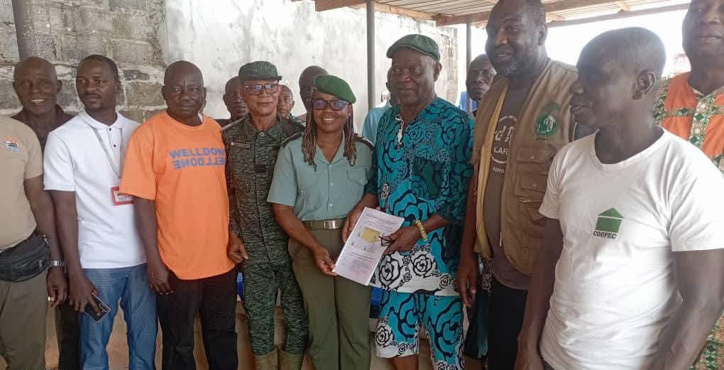 CÔTE D’IVOIRE-REGION DE LA ME : L’APFNP INTENSIFIE LA SENSIBILISATION CONTRE LE SCIAGE À FAÇON ET POUR LE REBOISEMENT