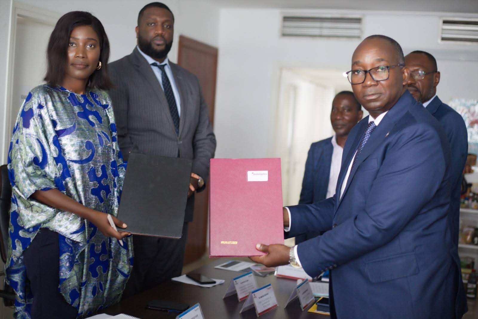 CÔTE D’IVOIRE-TRANSITION ÉCOLOGIQUE : UN ACCORD SIGNÉ POUR RENFORCER LE RECYCLAGE DES PLASTIQUES