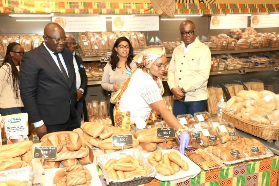 CÔTE D'IVOIRE - LE MINISTRE BERNARD KINI COMOÉ ENCOURAGE L’UTILISATION DU MANIOC, DU MIL ET DU MAÏS DANS LA BOULANGERIE IVOIRIENNE