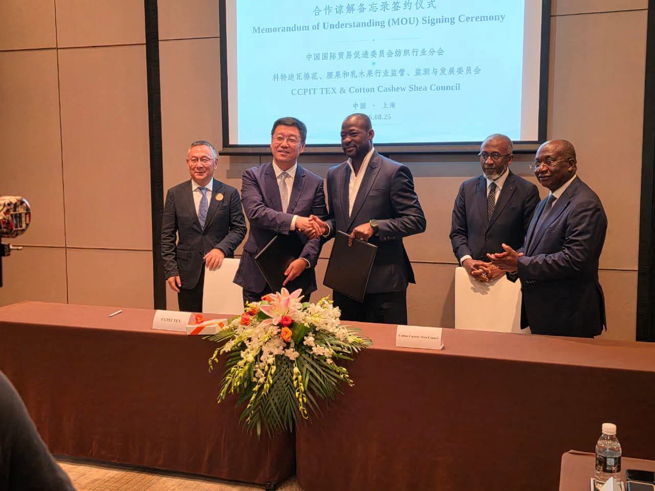 Textile ivoirien : la Côte d’Ivoire et la Chine scellent à Shanghai un partenariat stratégique pour transformer le coton localement
